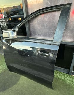 19-24 Chevy Silverado 1500 LH Front Door Complete Black OEM