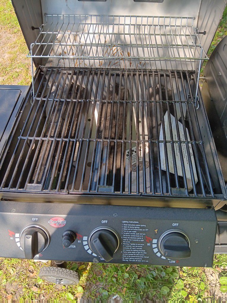 Charcoal and gas Grill