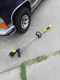 DEWALT
20V MAX 13 in. Cordless Battery Powered String Trimmer (Tool Only)