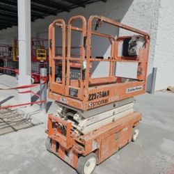 🌟 2019 SNORKEL S3219E Scissor Lift – 379 Hours – $6,091 OBO 🌟