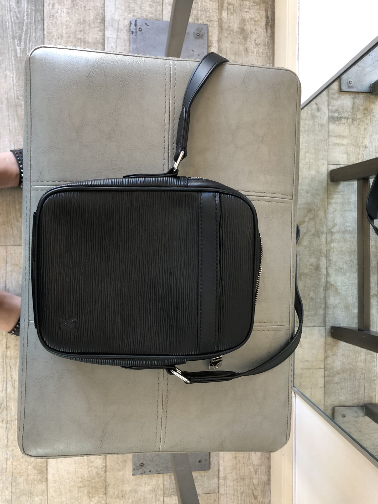 AUTHENTIC LOUIS VUITTON BAG