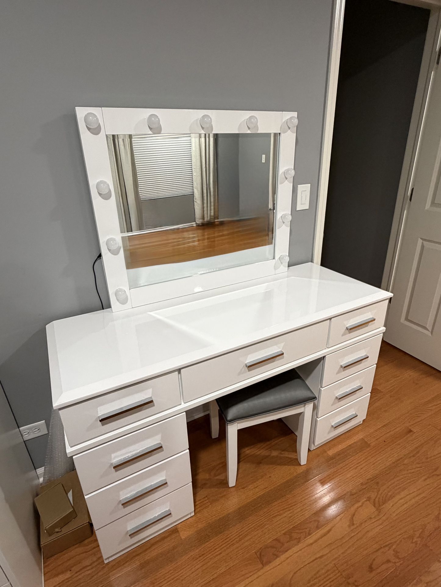 FELICITY 9-DRAWER VANITY DESK WITH LIGHTED MIRROR GLOSSY WHITE