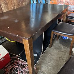 Wooden Dinner Table / Mesa De Madera 