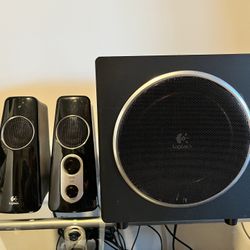 Logitech Speakers With Subwoofer 