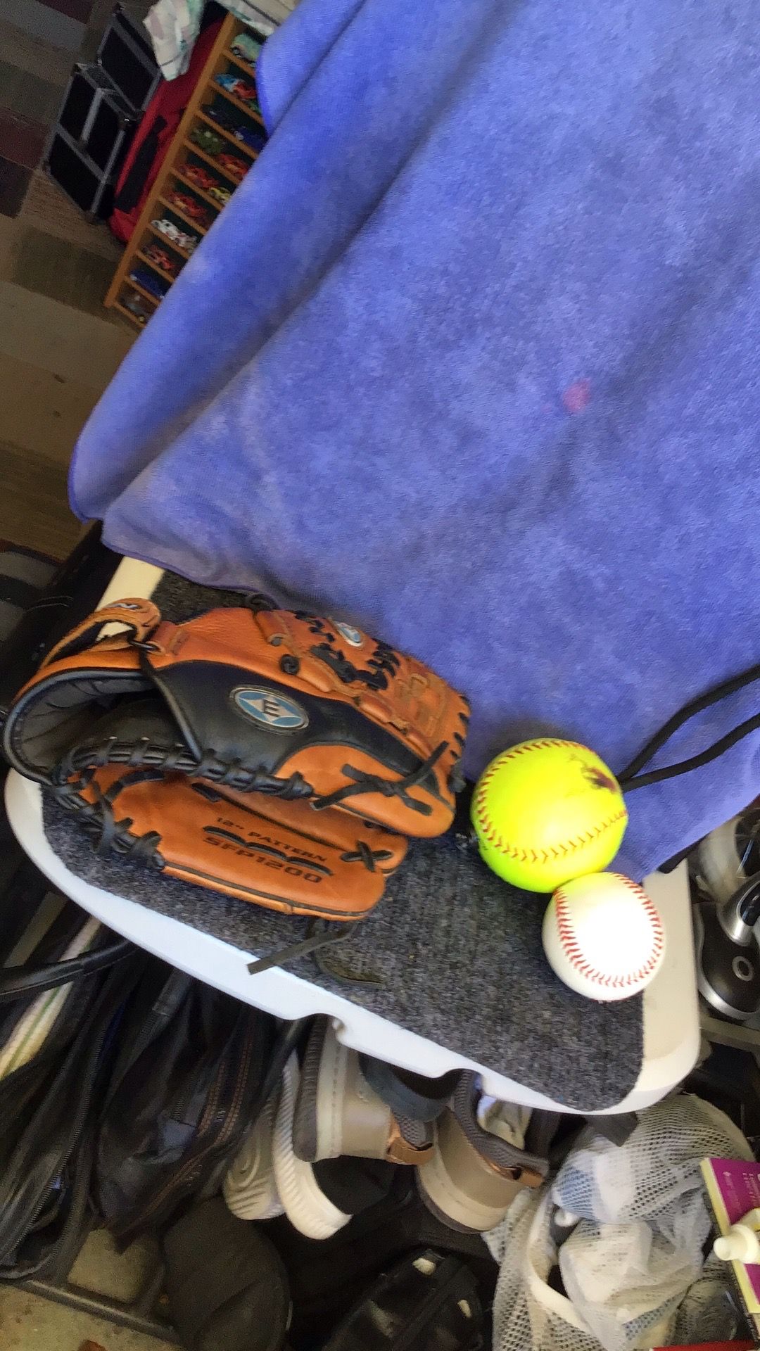 Easton synergy 12” Fastpitch or baseball glove
