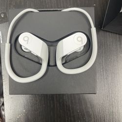 Power Beats Bluetooth headset 