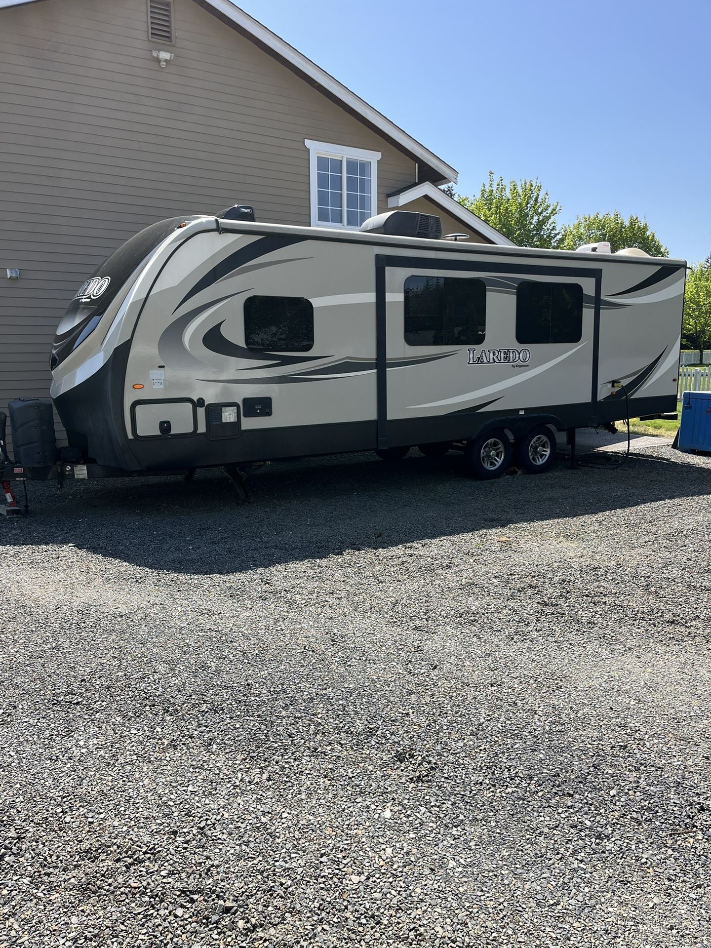 2017 Laredo 280 RB