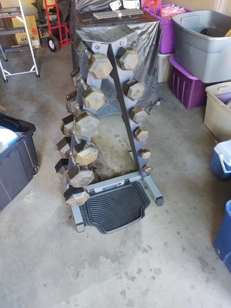 DUMBBELL WEIGHTS RACK I NCLUDED