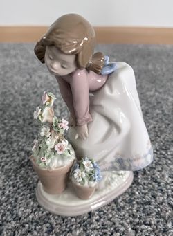 RARE! Lladro “Pretty Posies” Figurine 