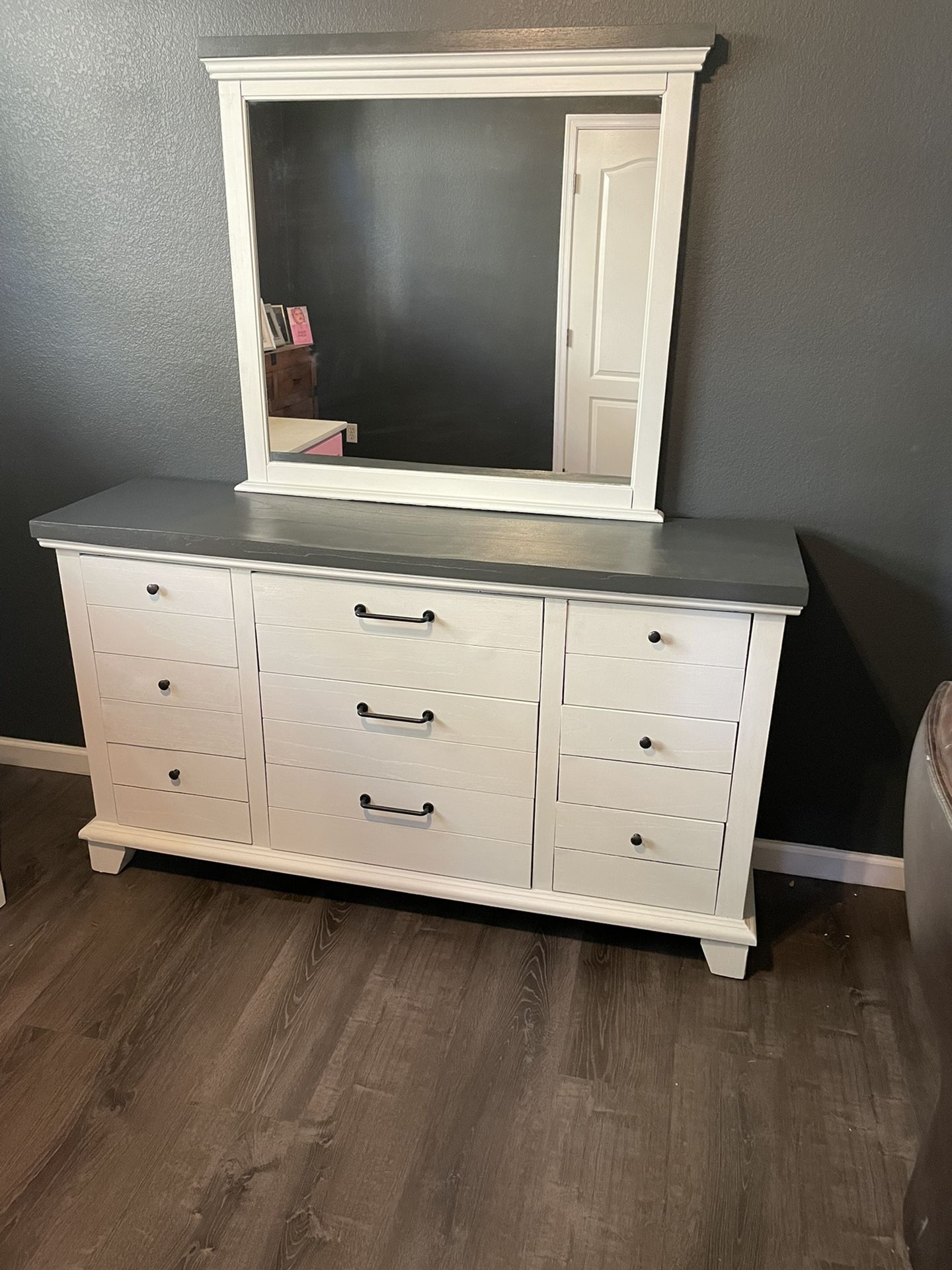 Reconditioned 9 Drawer Dresser With Mirror 