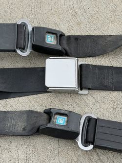 GM truck seat belts