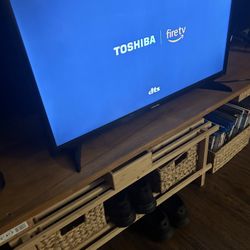  32 Inch Toshiba Firestick Tv Like New Original Remote Feet Asking 100  Great For Kids Room Kitchen Need Gone Bought Bigger Tv