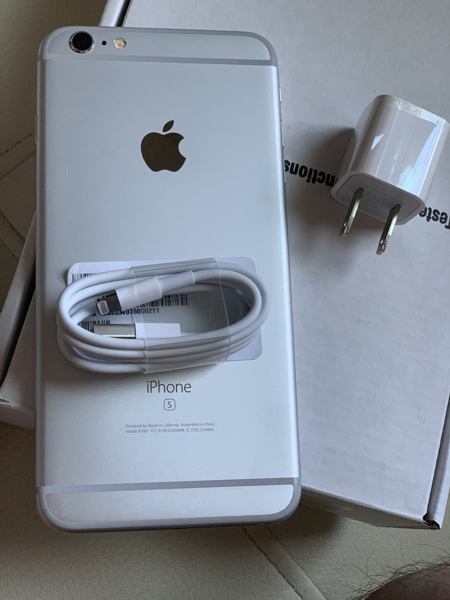 Factory unlocked apple iphone 6s 32gb Sold with store warranty