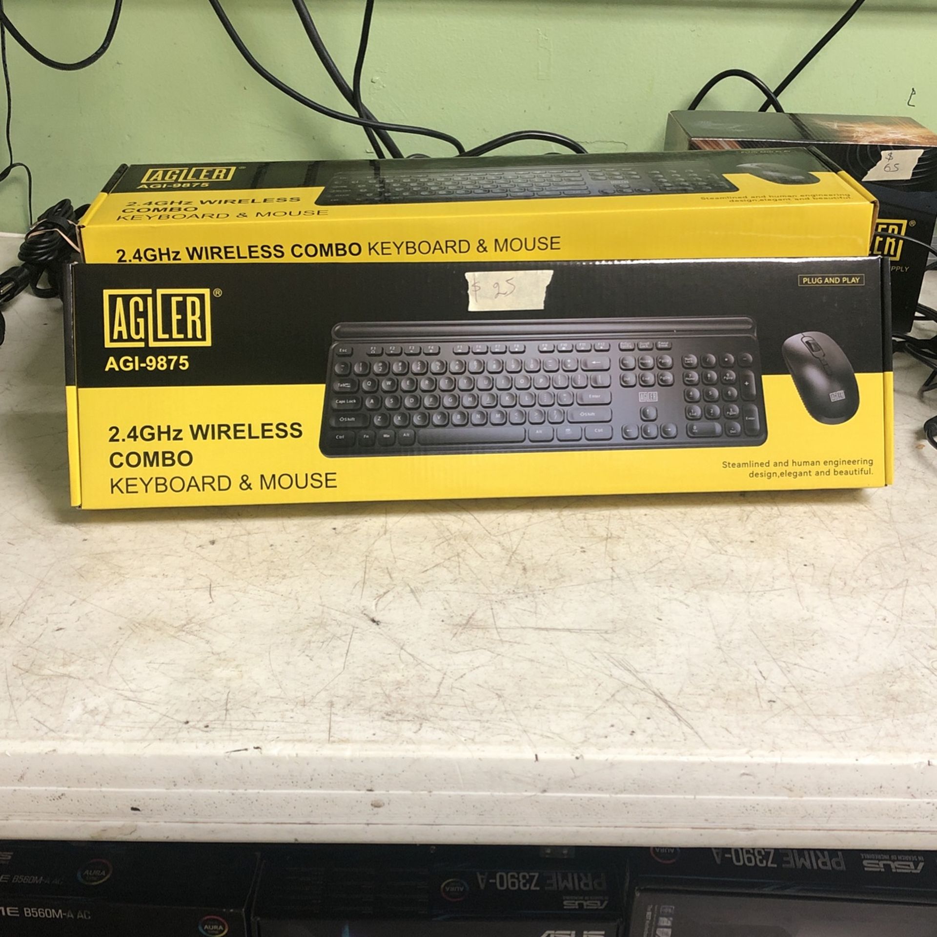 Combo. 2.4ghz Wireless Keyboard Mouse $ 25.00