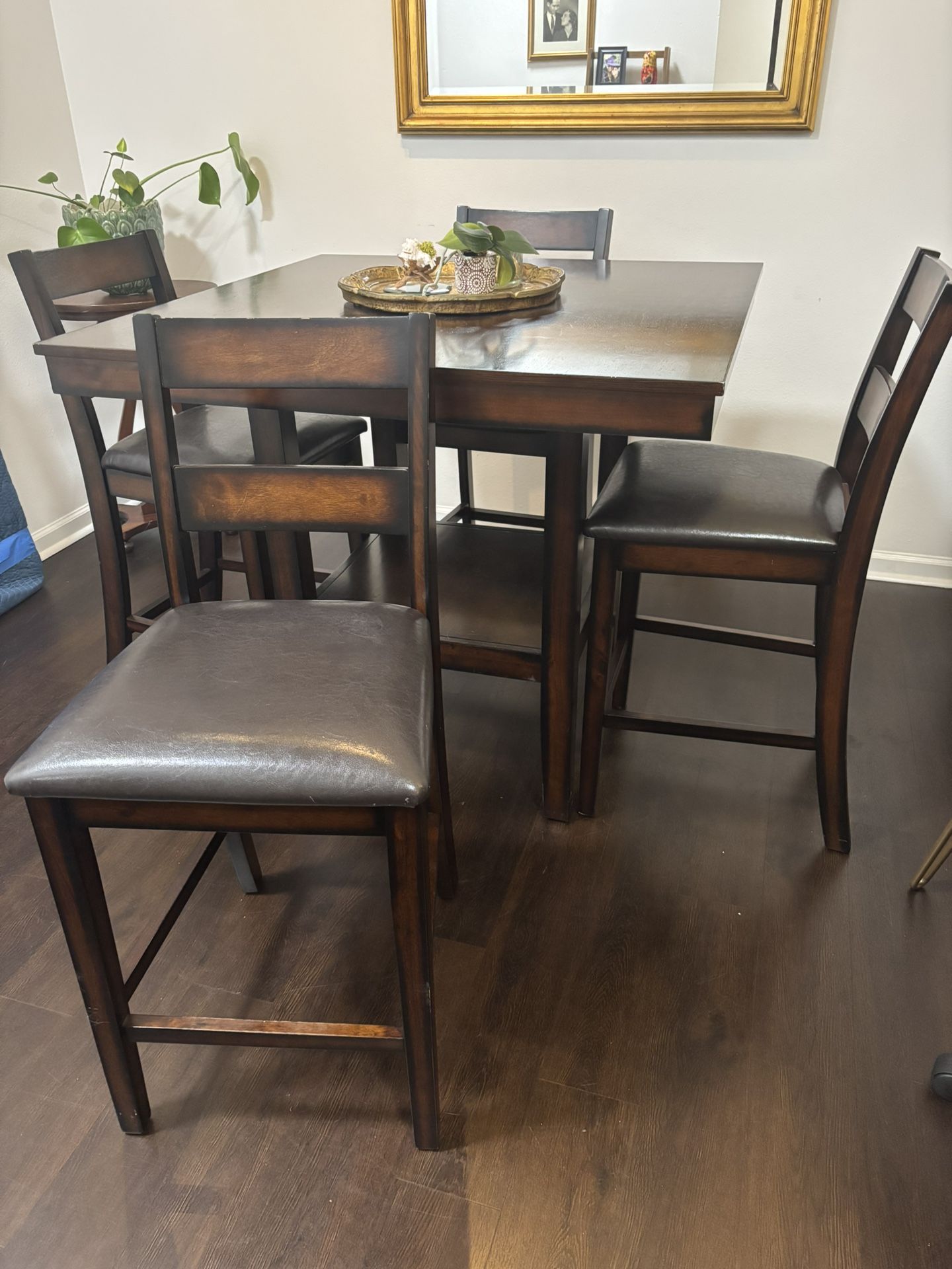 Dining Table & 4 Chairs