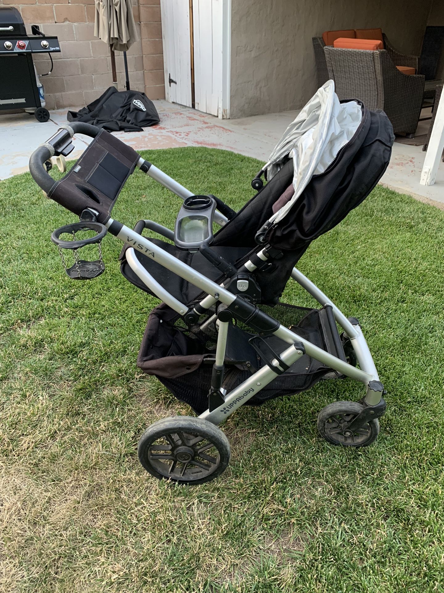 Uppababy Vista With rumble Seat, Bassinet, Piggyback, and Travel bag