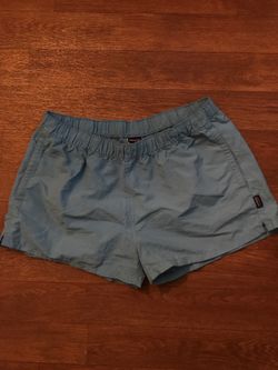 Woman’s Patagonia shirts large 35$