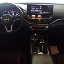 23 Nissan Altima AWD 2.5 SR