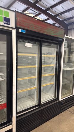 Commercial refrigerator
