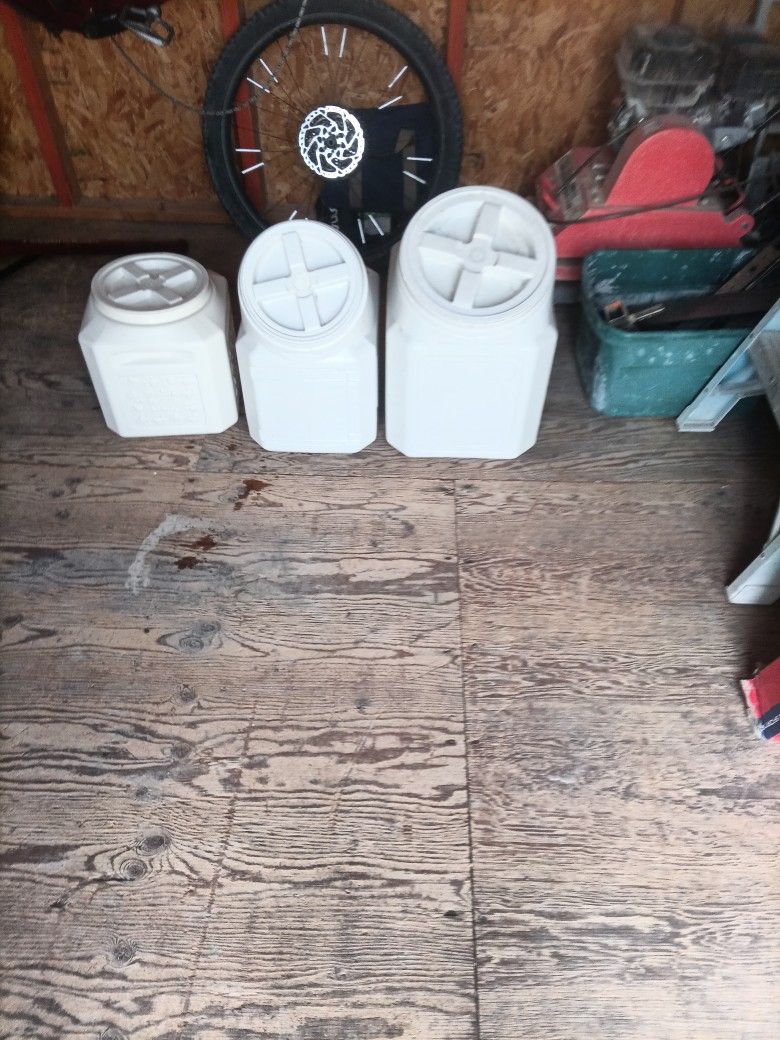 Storage Containers 
