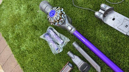 Dyson V6 Animal Cordless Vacuum with Accessories