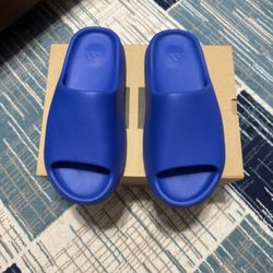 Adidas Yeezy Slides / Men’s Size 11 / Azure Blue