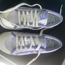 Tenis para nińa marca Adidas  size 4 1/2 limpios y cuidados