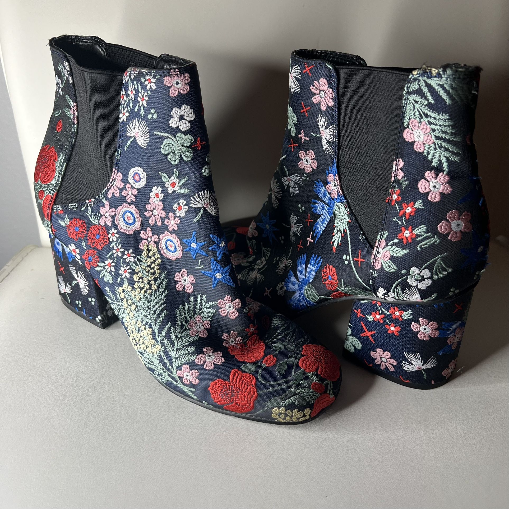 Indigo Rd. Veraly Chelsea Floral Boots Black Embroidered Floral - Size: W7