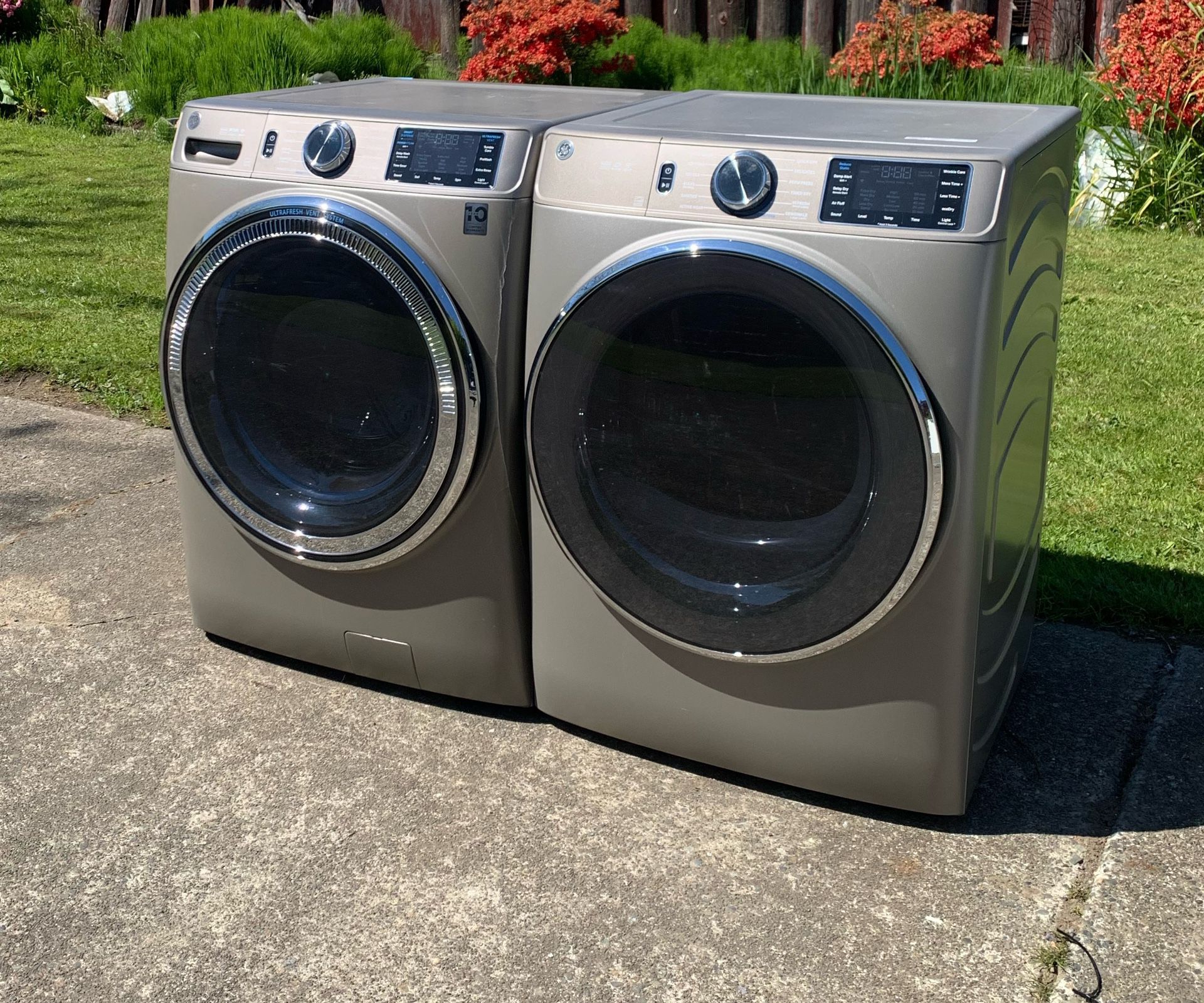 GE WASHER AND DRYER SET.