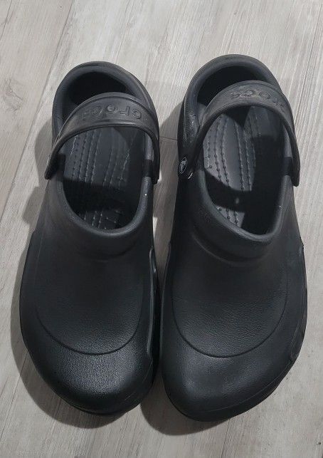 Crocs Enclosed Style All Black Sz 10 Men or 12 Women