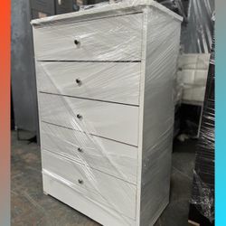 Dresser/ Five drawers dresser