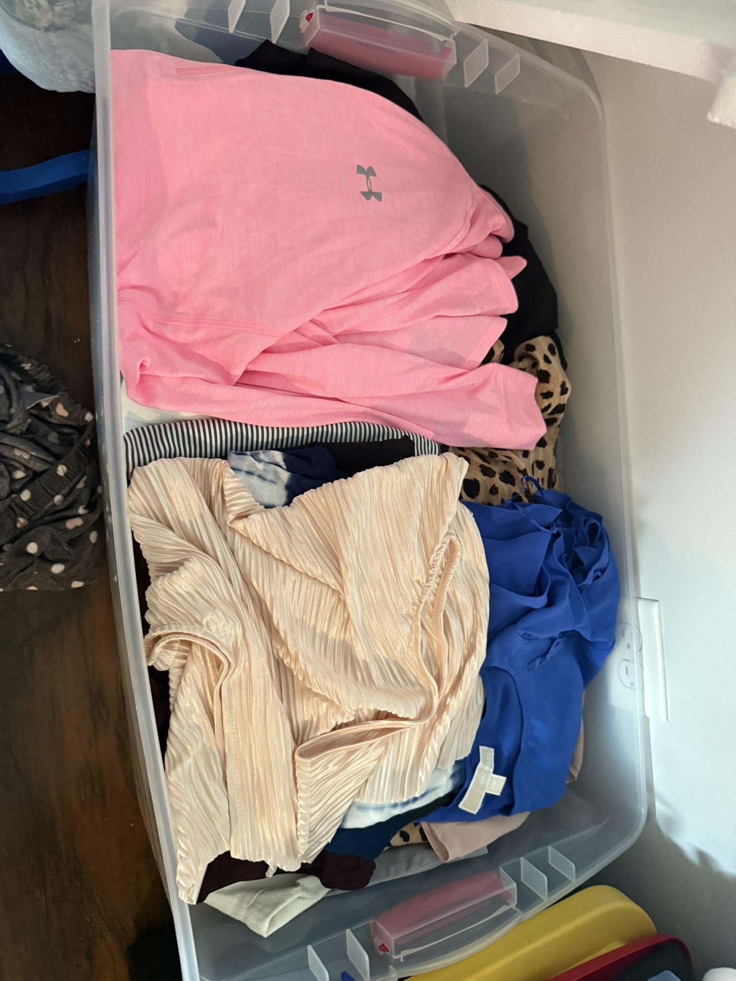Womens Clothes M/mostly L 