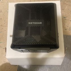 NetGear Ac1900 WiFi Cable Modem Router 