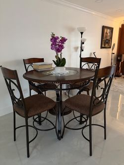 Round Dining Table Set with 4 Chairs