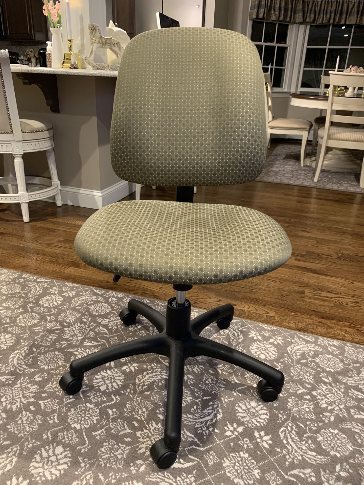 Desk Chair with Wheels 