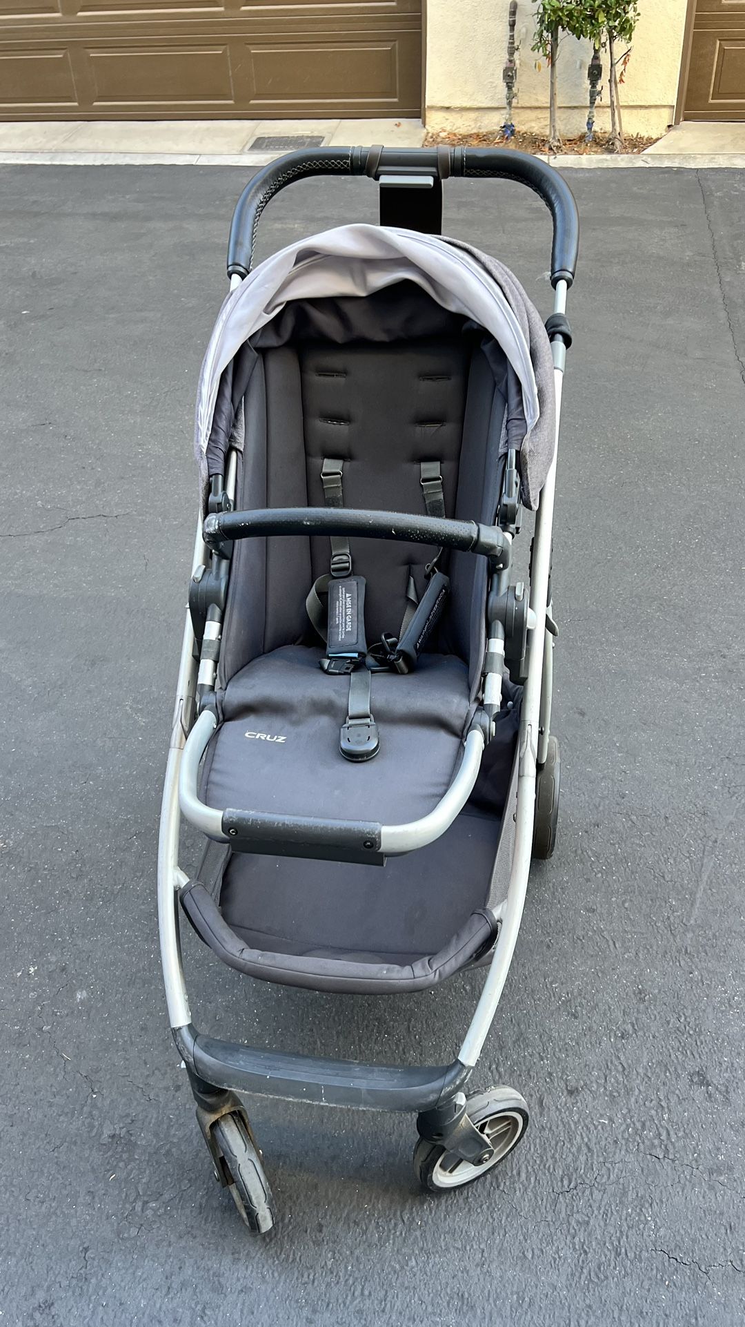 UppaBaby Cruz Baby Stroller In Great Condition 