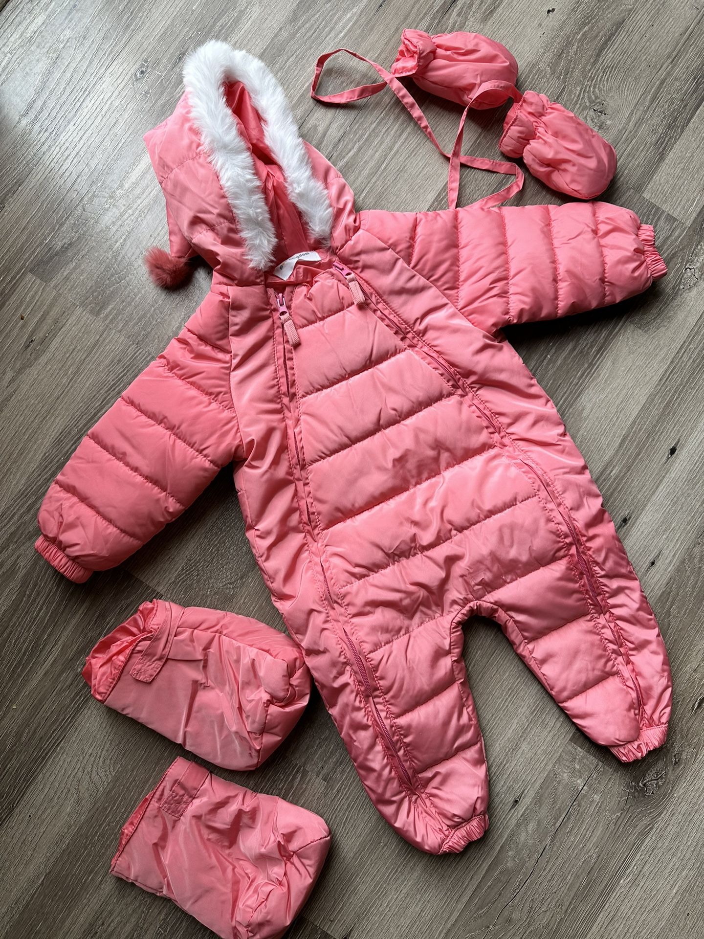 Baby Girl Pink Snow Suit! (Size 6-12 Months)