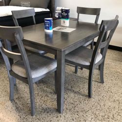 Henderson Gray 5-Piece Dining Room Set  / Dining table and Chairs 
