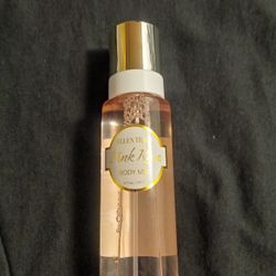 Ellen Tracy -- Pink Rose Body Mist 6 Oz