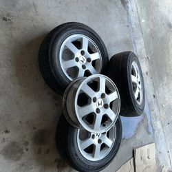 Rines Con Llantas Casi Nuevas
