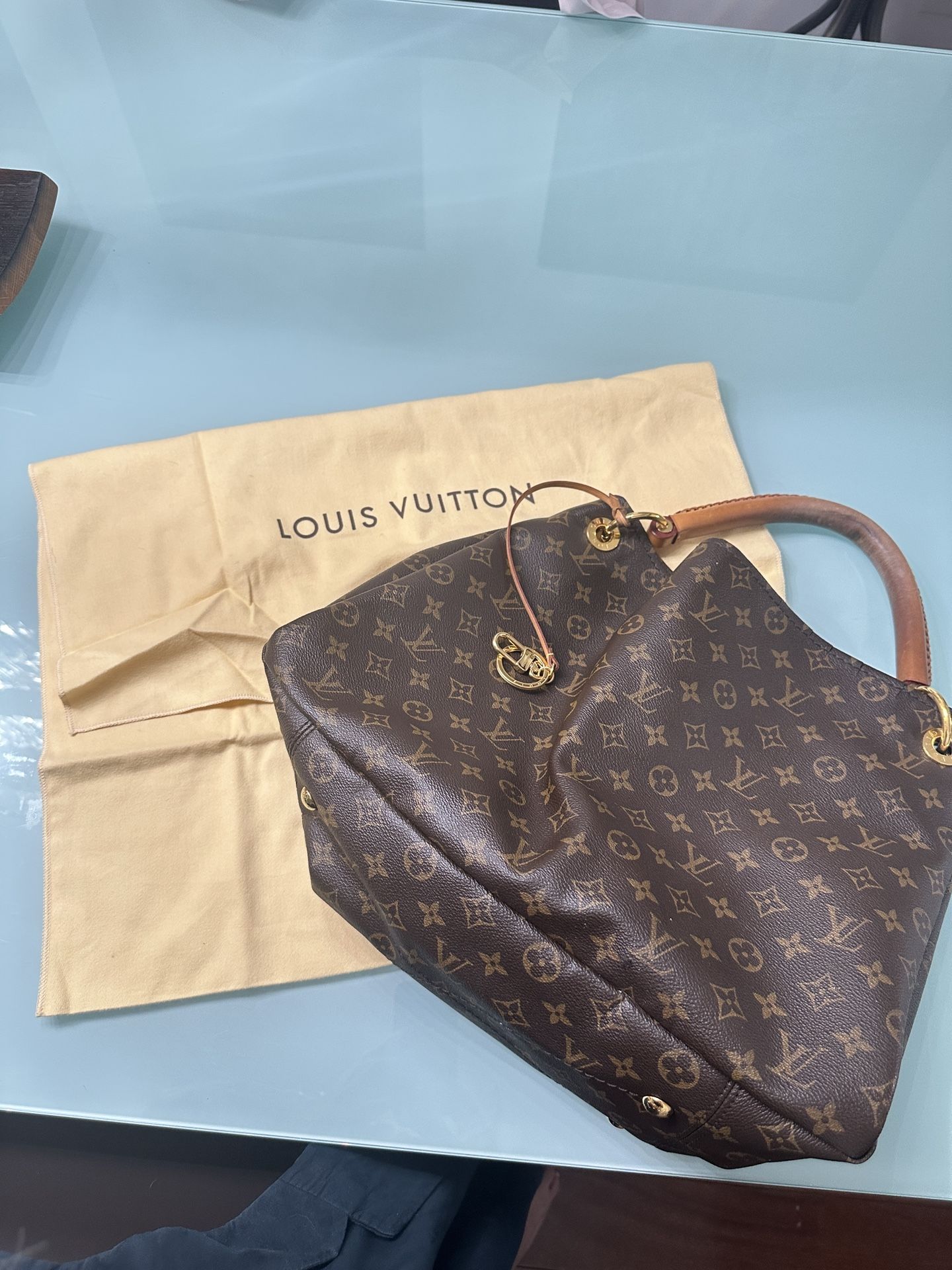 Louis Vuitton Monogram Artsy Handbag
