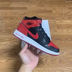 Nike Air Jordan Retro 1 Bred Text Size 5.5Y