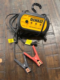 Dealt battery charger