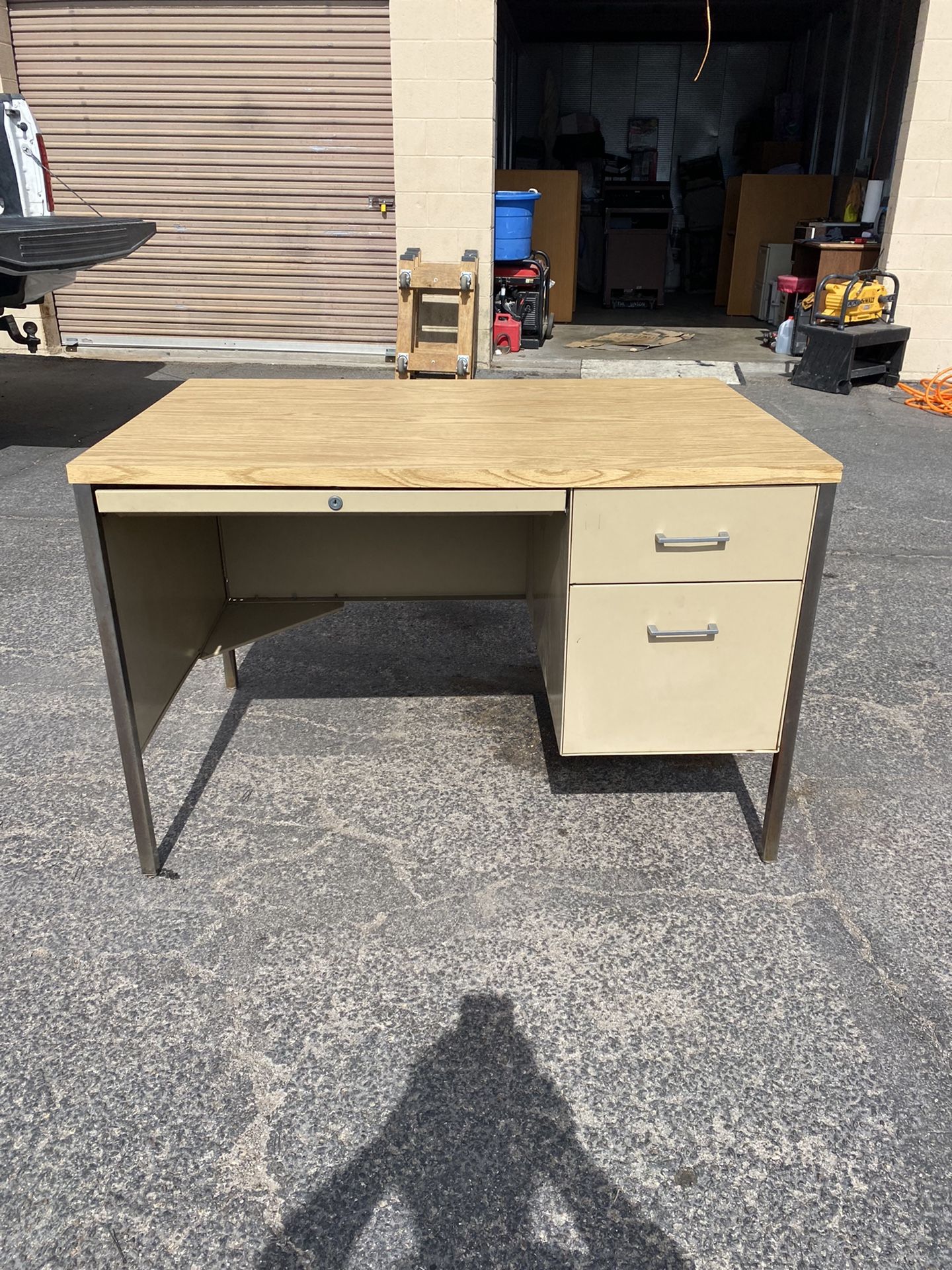 Nice Metal Desk 40 for Sale in El Paso, TX OfferUp