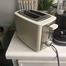 Kitchen set (toaster, Measuring cups & Spoons, Strainer, Salt & Pepper Shakers)