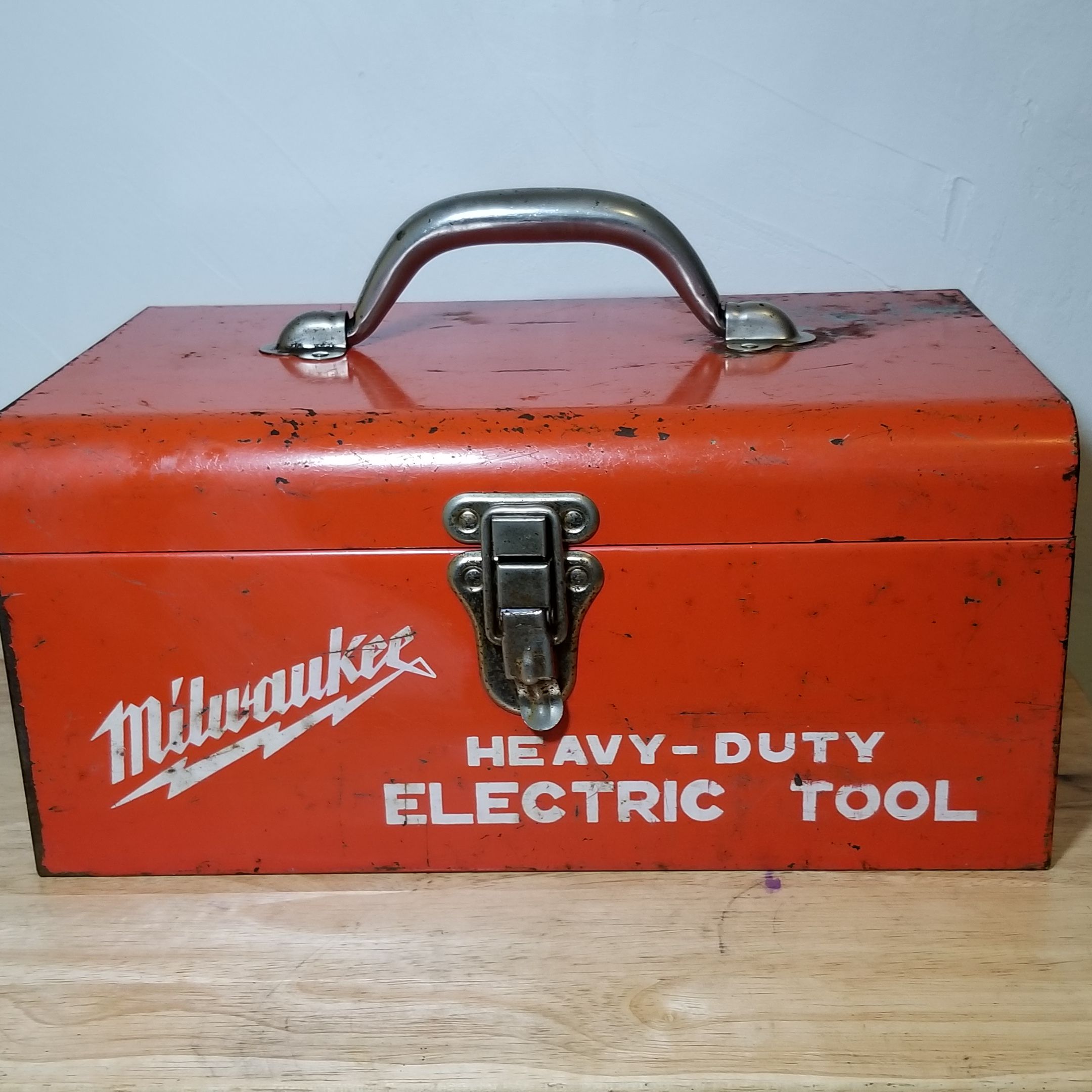 1971 vintage Milwaukee tool box