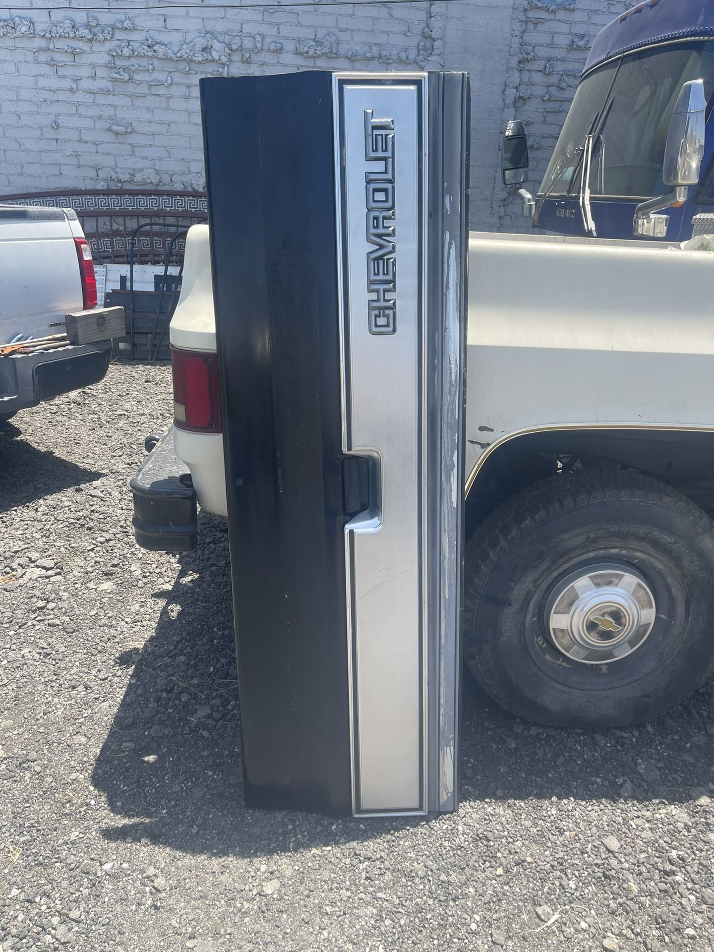 Tailgate Chevy Silverado
