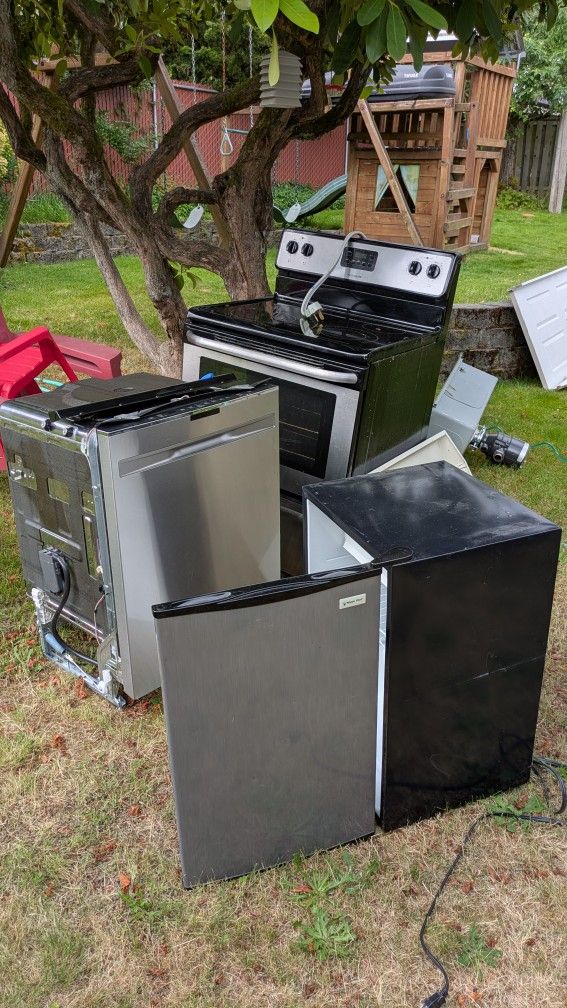 Free Appliances- Frigidaire Electric Range, GE Dishwasher, Magic Chef Beverage