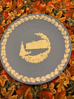 Wedgwood Jasperware 1979 Christmas Collector Plate