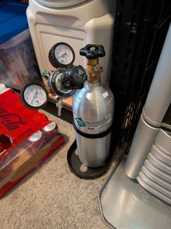 CO2 pony bottle + regulator + stand